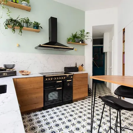 Veeve - Elegant And Spacious In The 8th Διαμέρισμα