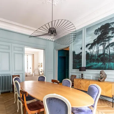 Veeve - Elegant And Spacious In The 8th Διαμέρισμα
