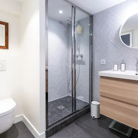 Veeve - Elegant And Spacious In The 8th Παρίσι